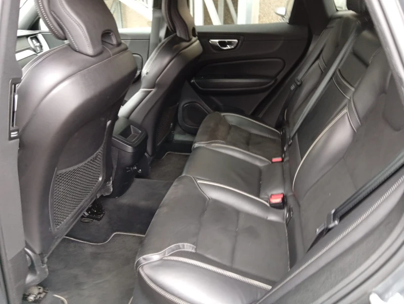 Volvo XC60 2.0D AWD R-design* FULL, снимка 11 - Автомобили и джипове - 53124904