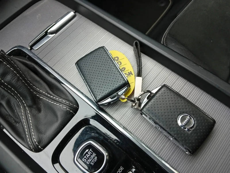 Volvo XC60 2.0D AWD R-design* FULL, снимка 9 - Автомобили и джипове - 53124904