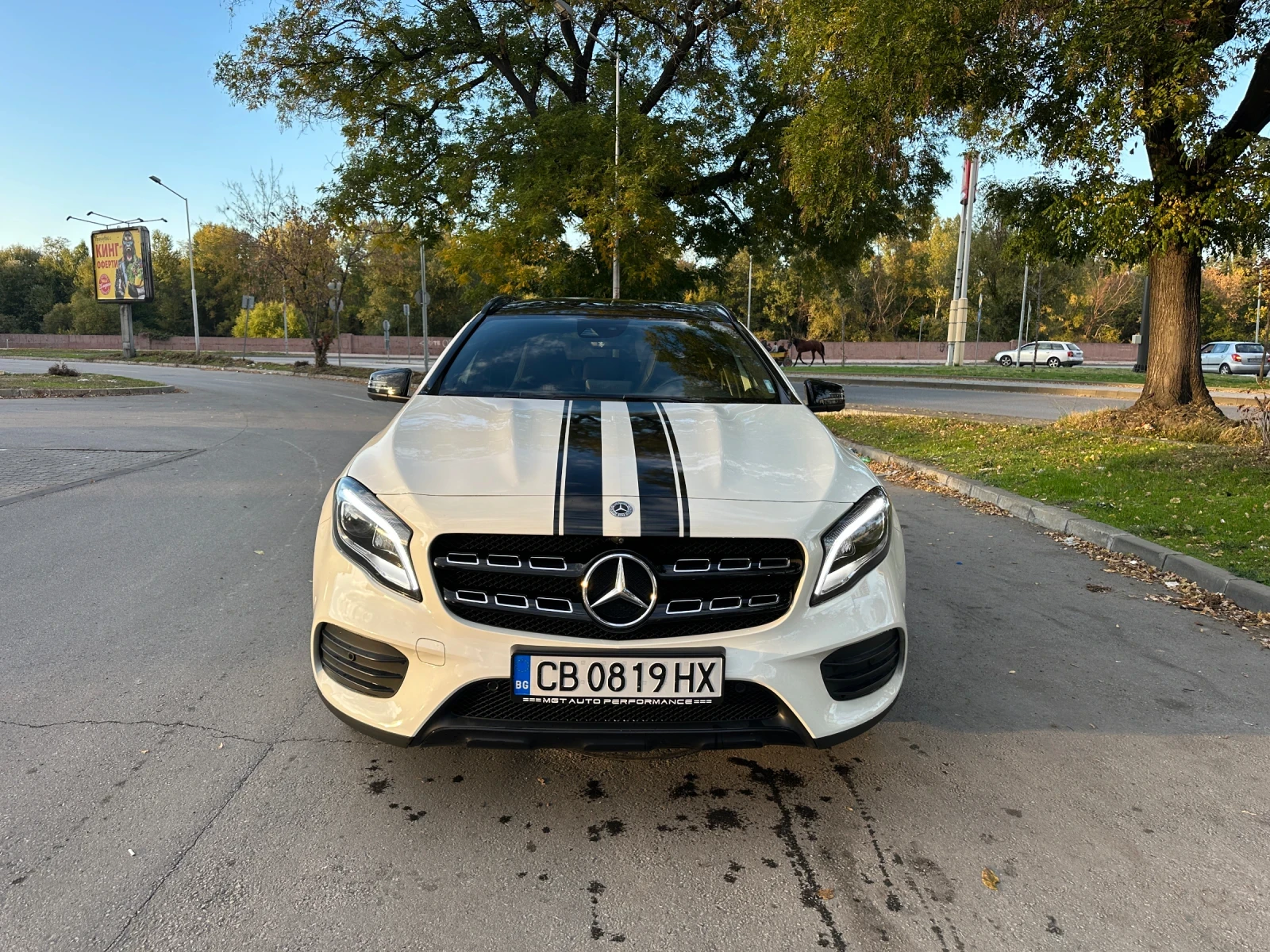 Mercedes-Benz GLA 220 AMG line Whiteart Limited Edition 4x4, снимка 1