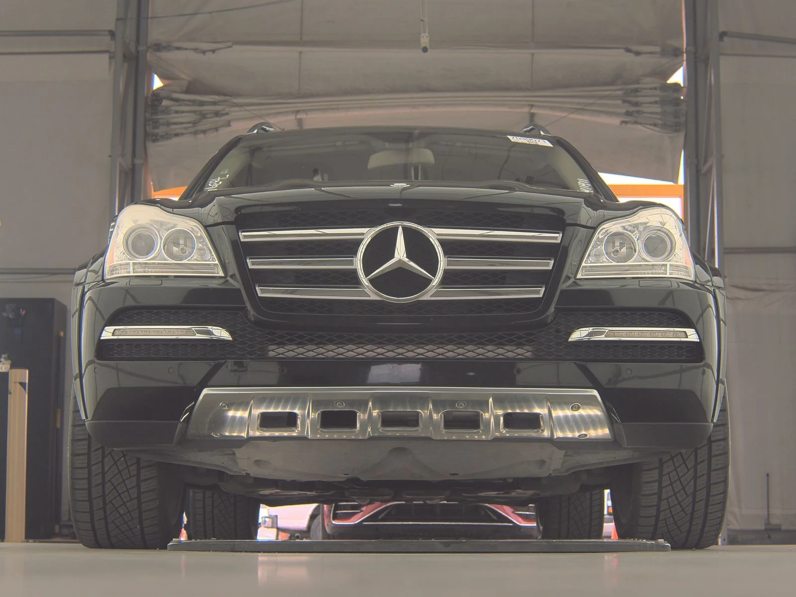 Mercedes-Benz GL 500 AMG* HARMAN* 7МЕСТА* ОБДУХ* ПАНО* KEYLESS* ПАМЕТ - изображение 5