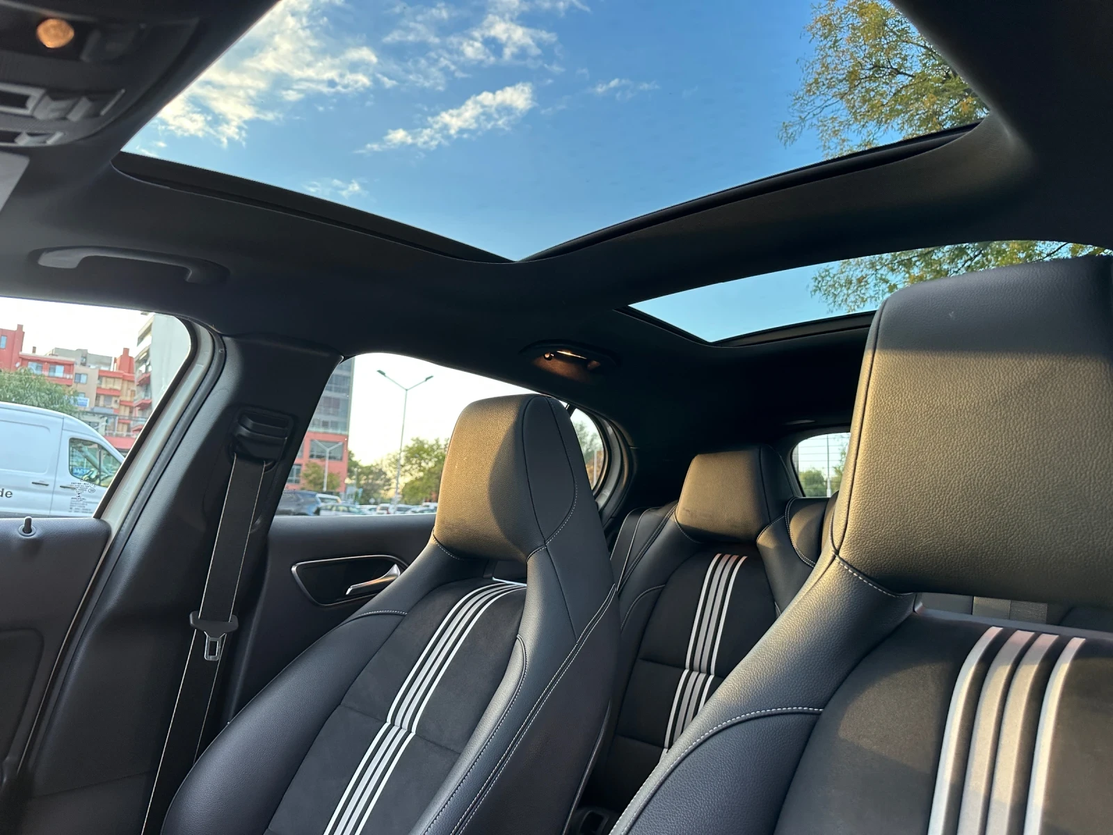 Mercedes-Benz GLA 220 AMG line Whiteart Limited Edition 4x4 - изображение 9