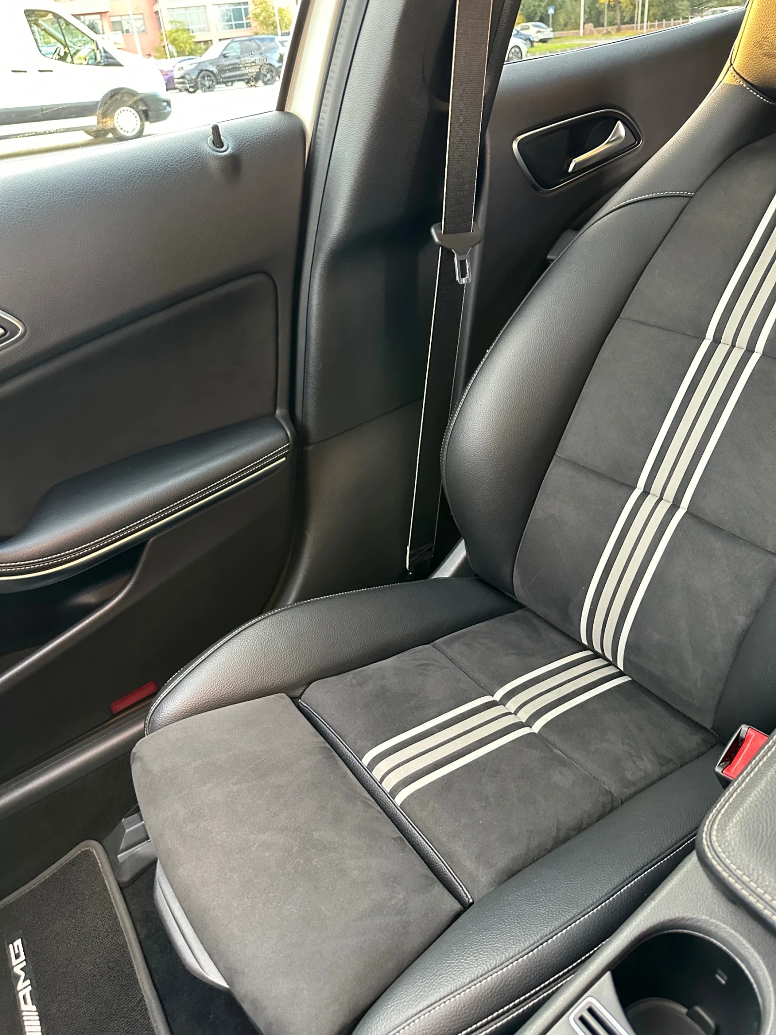 Mercedes-Benz GLA 220 AMG line Whiteart Limited Edition 4x4 - изображение 8