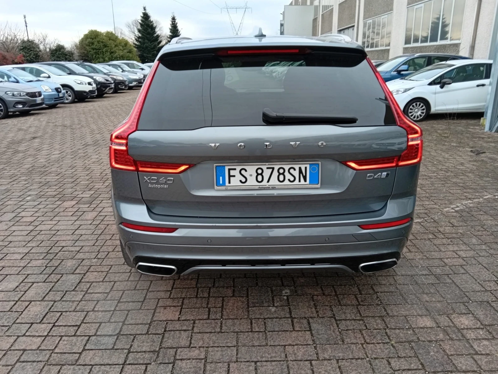 Volvo XC60 2.0D AWD R-design* FULL - изображение 5