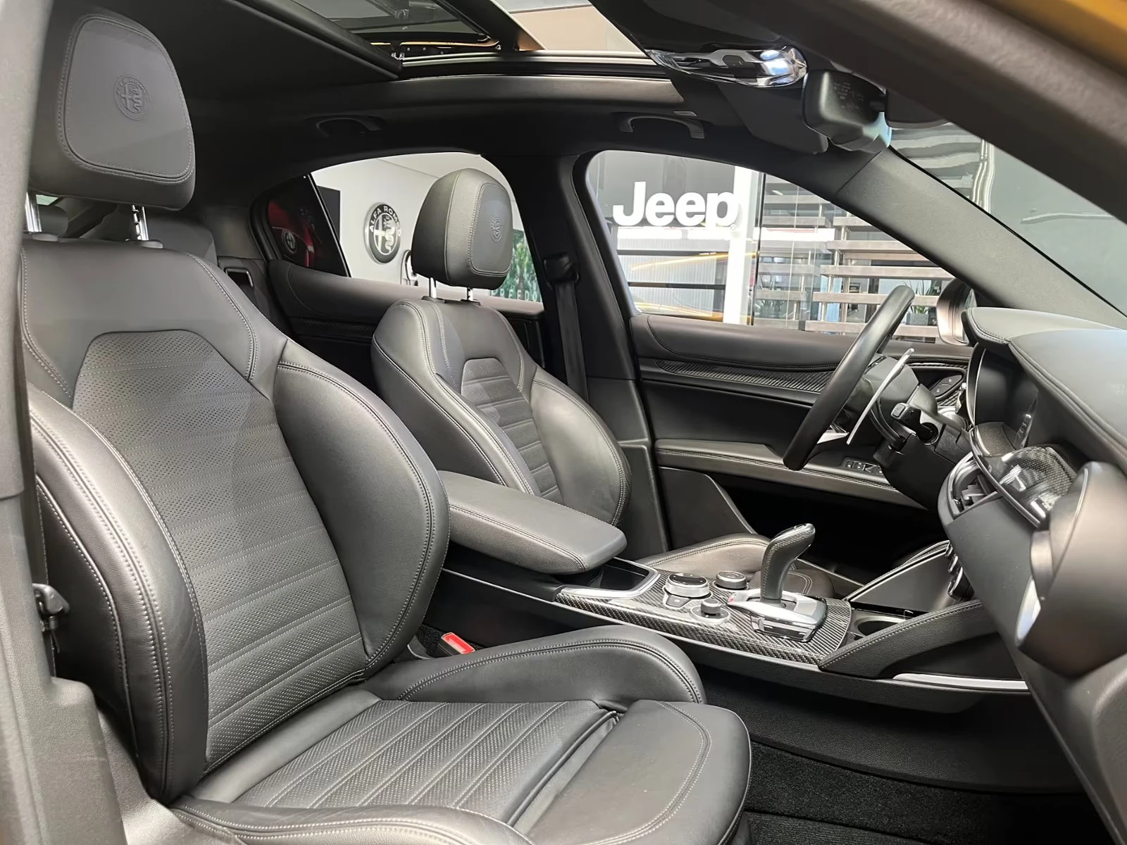 Alfa Romeo Stelvio QUADRIFOGLIO/510HP/CAM/V6/ACC/PANO/AKRAPOVIC/655z, снимка 11 - Автомобили и джипове - 55446129