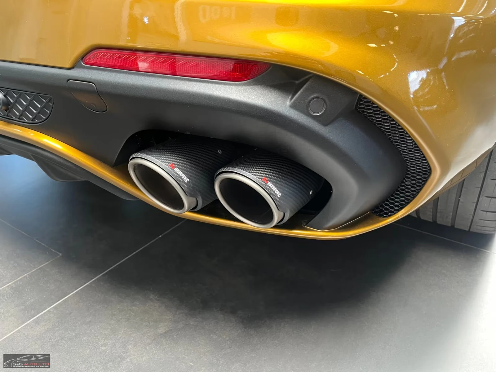Alfa Romeo Stelvio QUADRIFOGLIO/510HP/CAM/V6/ACC/PANO/AKRAPOVIC/655z, снимка 6 - Автомобили и джипове - 55446129