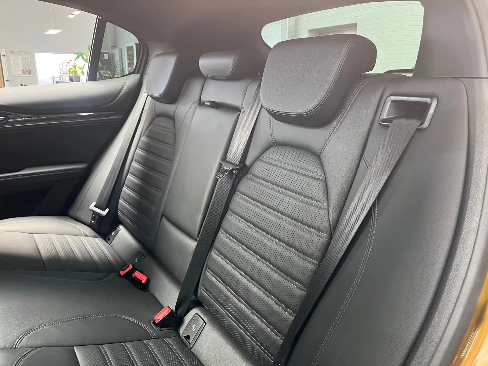 Alfa Romeo Stelvio QUADRIFOGLIO/510HP/CAM/V6/ACC/PANO/AKRAPOVIC/655z, снимка 12 - Автомобили и джипове - 55446129