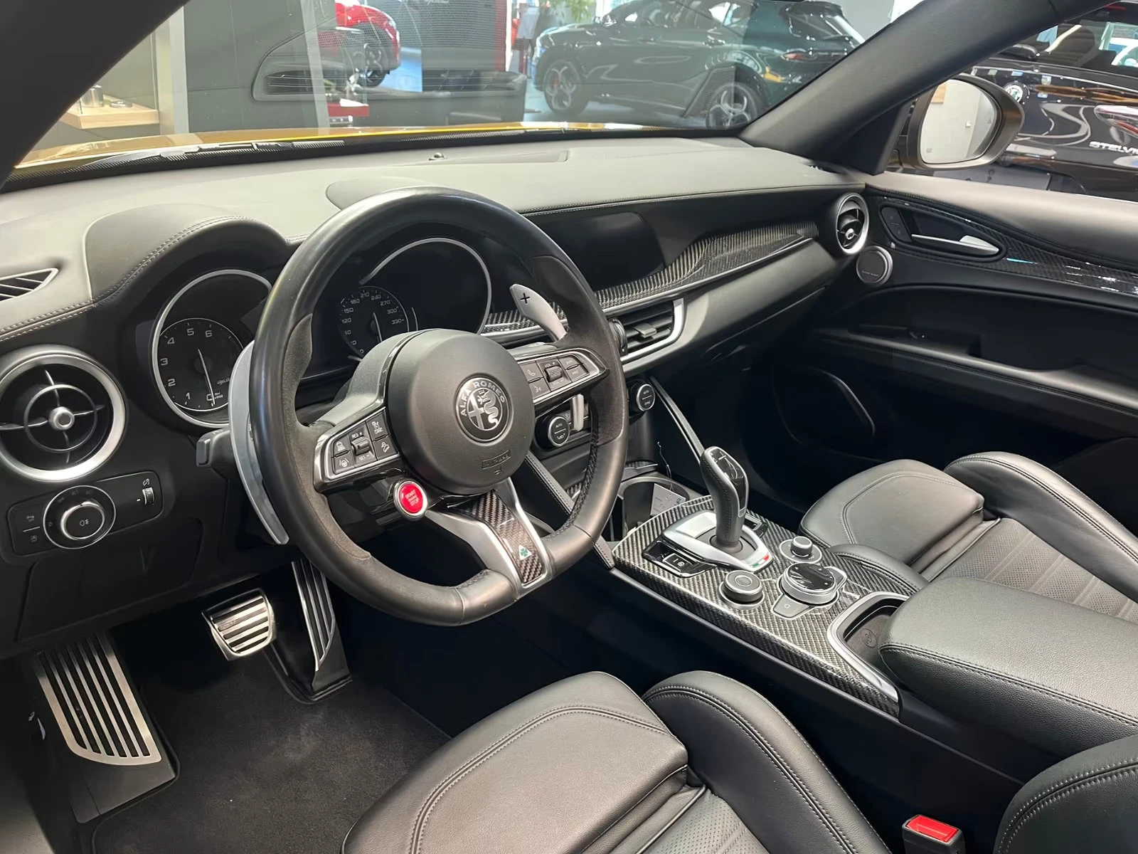 Alfa Romeo Stelvio QUADRIFOGLIO/510HP/CAM/V6/ACC/PANO/AKRAPOVIC/655z, снимка 9 - Автомобили и джипове - 55446129