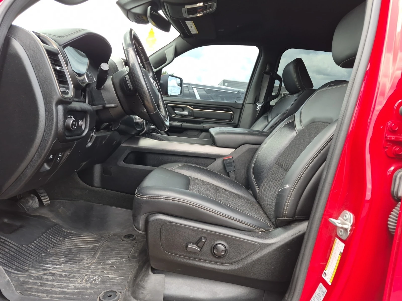 Dodge RAM 1500  Sport / ПЪРВИ СОБСТВЕНИК / БЕЗ ИНЦИДЕНТИ , снимка 5 - Автомобили и джипове - 55876006