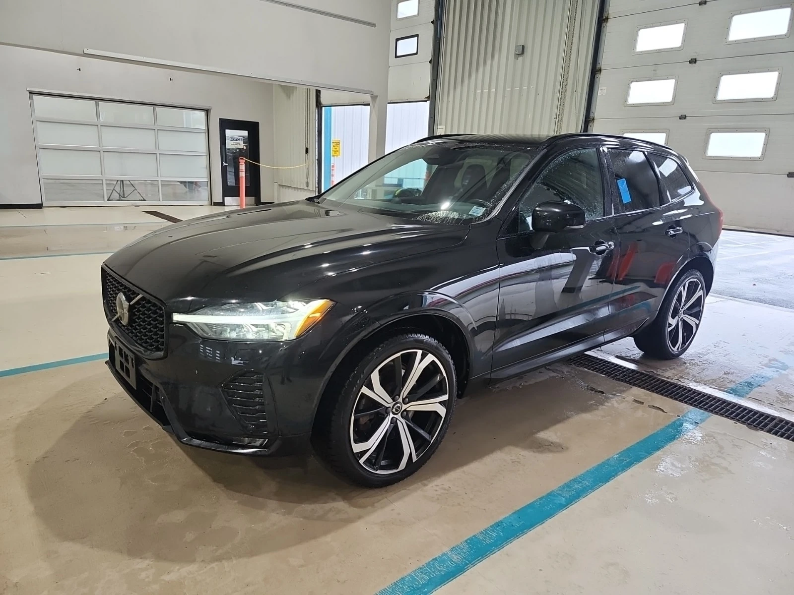 Volvo XC60  B6 Awd Ultimate Dark Theme / CARFAX / АВТОКРЕДИТ