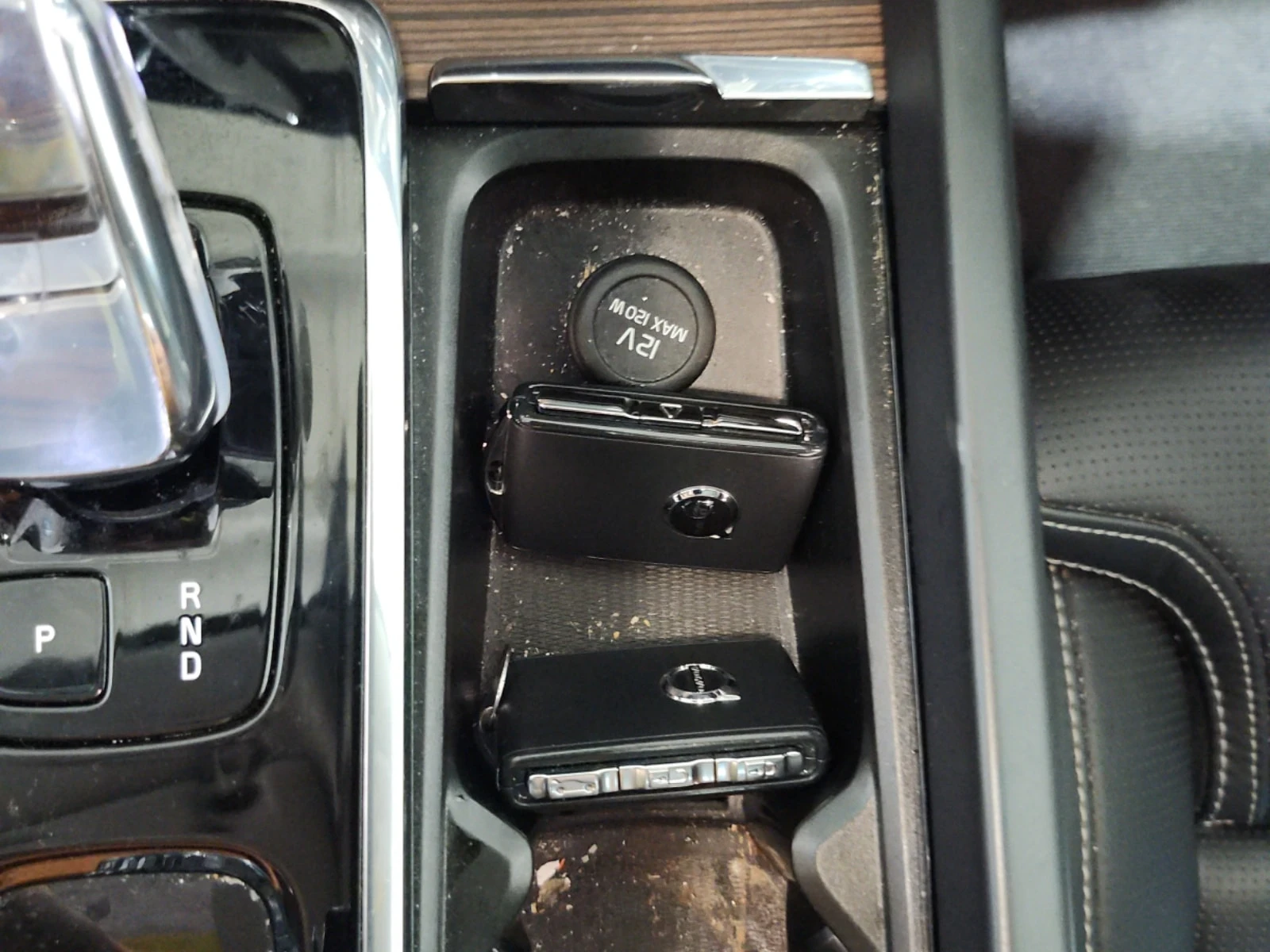 Volvo XC60  B6 Awd Ultimate Dark Theme / CARFAX / АВТОКРЕДИТ, снимка 8 - Автомобили и джипове - 56073352