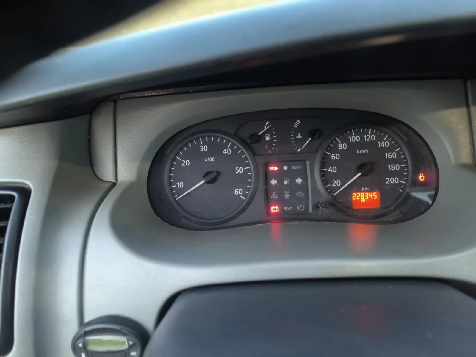 Opel Vivaro 2.5 Дизел, снимка 14 - Бусове и автобуси - 56508399