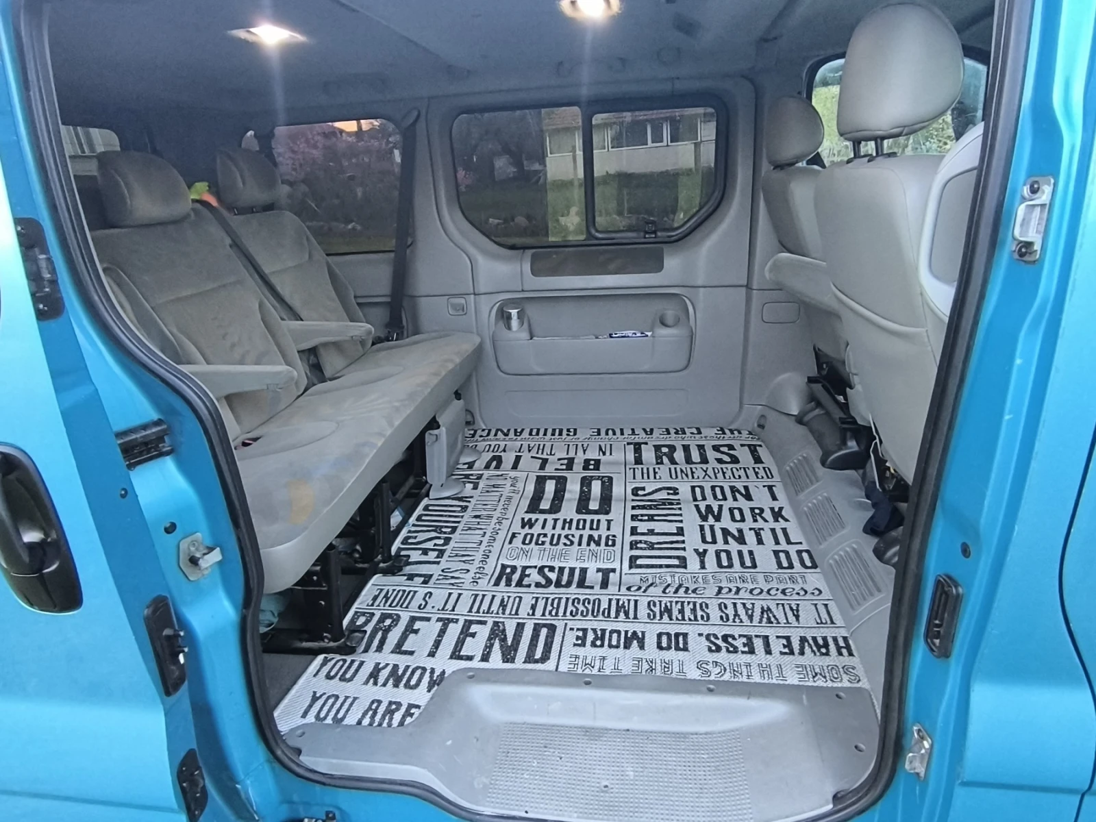 Opel Vivaro 2.5 Дизел, снимка 8 - Бусове и автобуси - 56508399