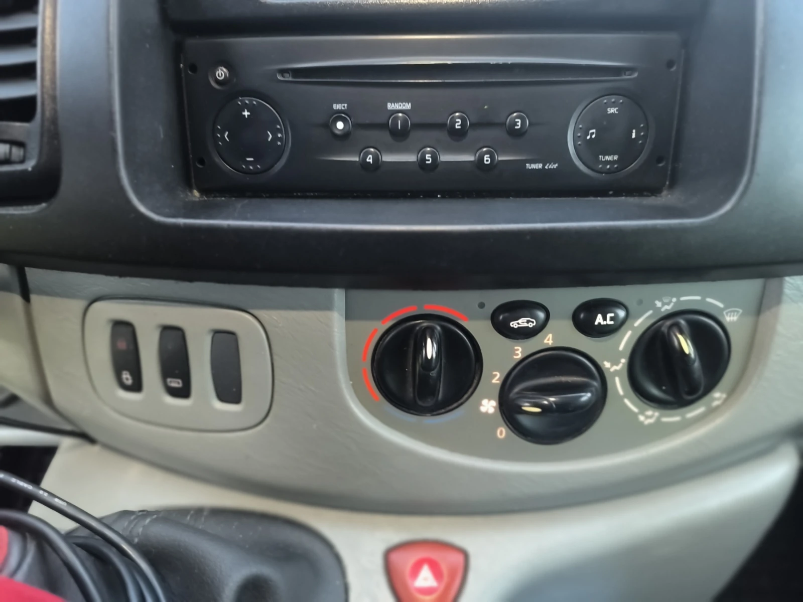 Opel Vivaro 2.5 Дизел, снимка 12 - Бусове и автобуси - 56508399