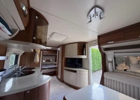 Каравана Hobby 650UFF, снимка 8