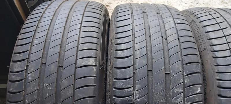 Гуми Летни 275/35R19, снимка 1 - Гуми и джанти - 33437634