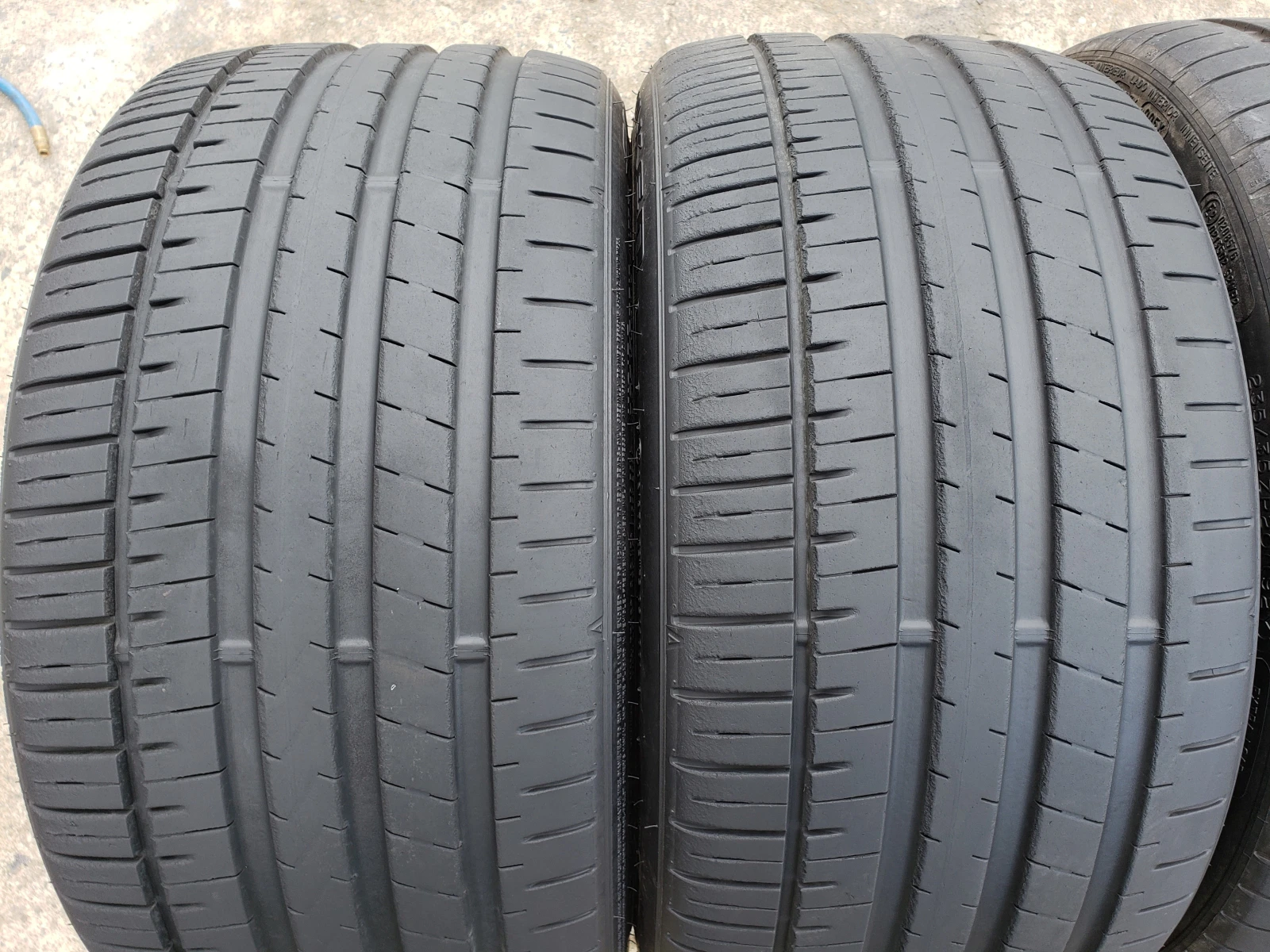 Гуми Летни 265/35R19, снимка 2 - Гуми и джанти - 54388429