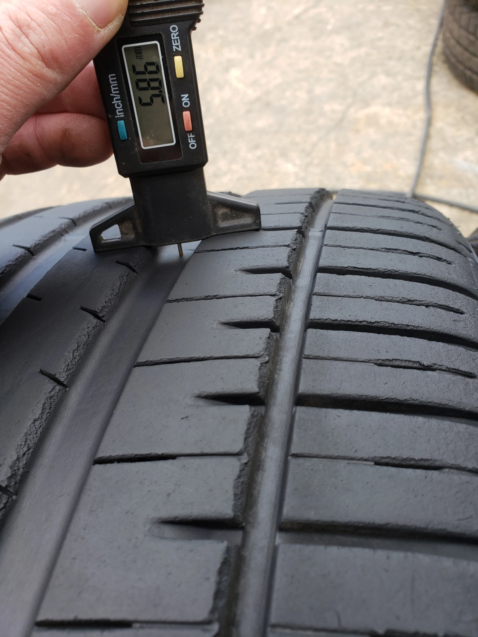 Гуми Летни 265/35R19, снимка 7 - Гуми и джанти - 54388429
