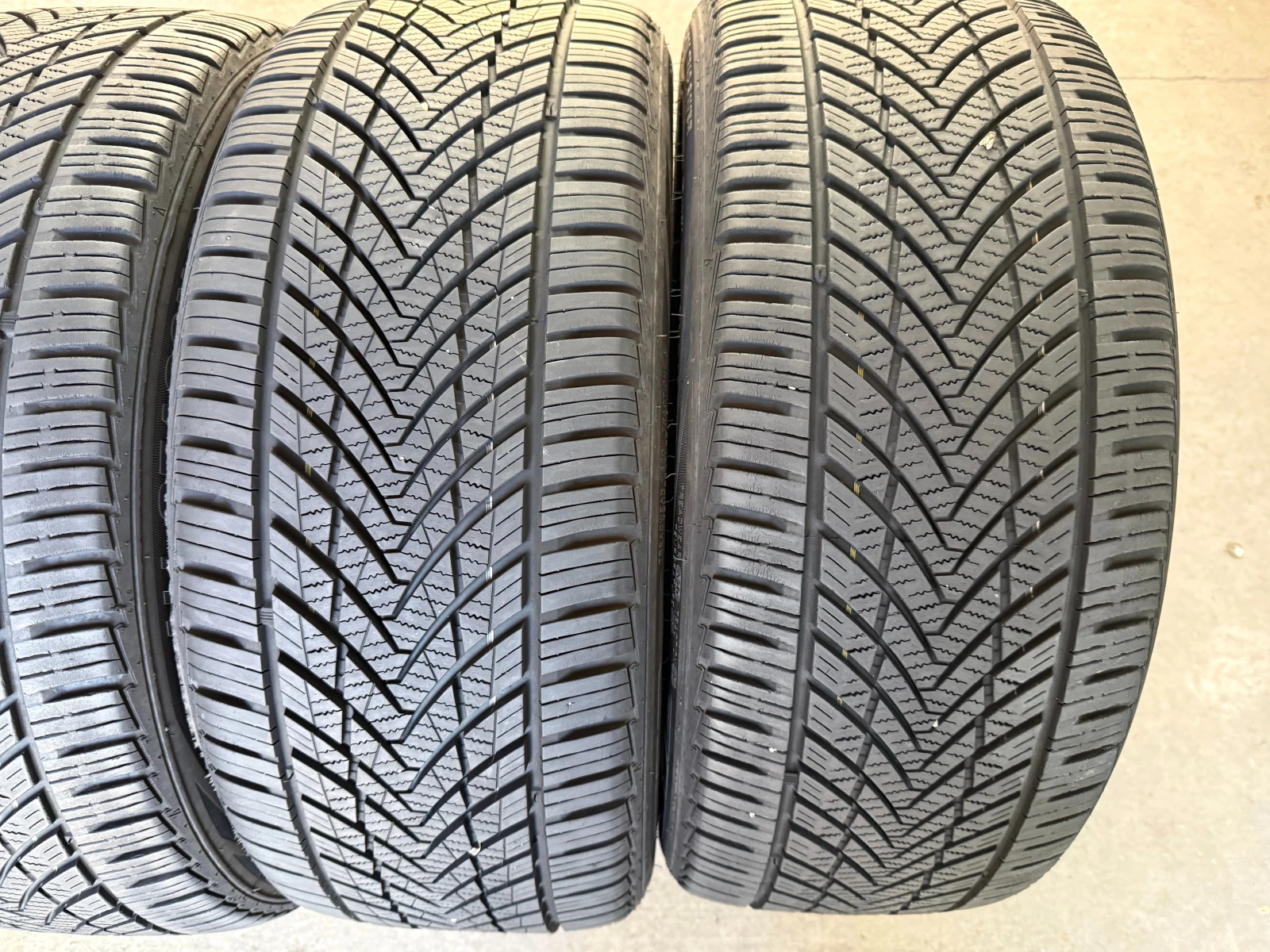 Гуми Всесезонни 225/45R17, снимка 3 - Гуми и джанти - 55486180
