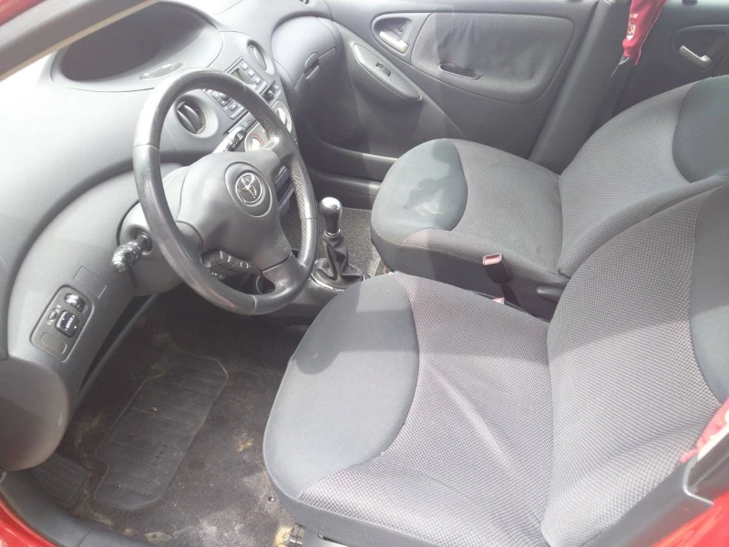 Toyota Yaris 1.3, снимка 9 - Автомобили и джипове - 47587241