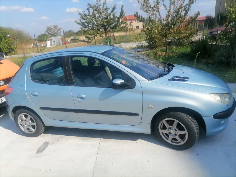 Peugeot 206, снимка 1 - Автомобили и джипове - 47832654