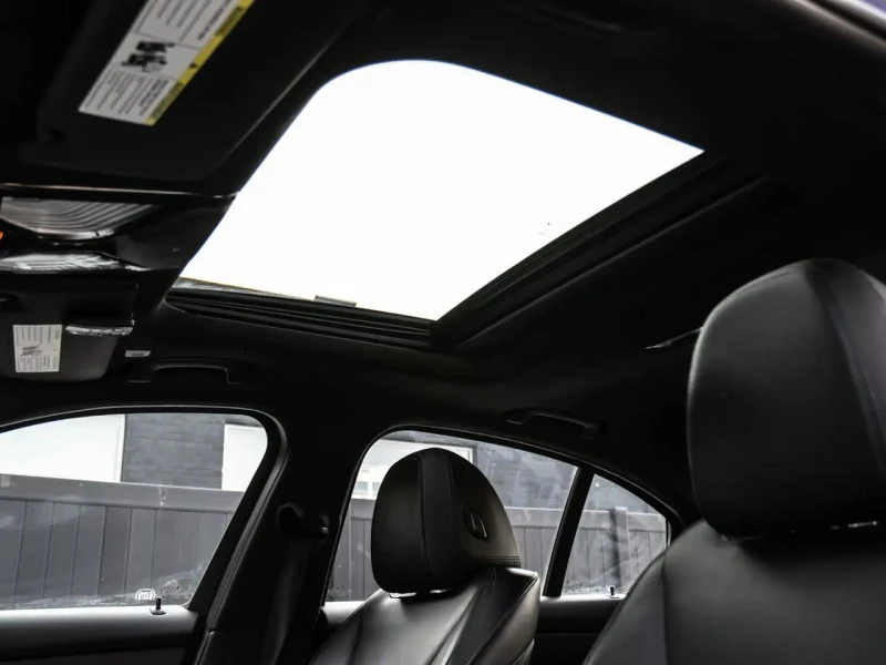 BMW 330 M packet* Камера* Подгрев* Xdrive, снимка 11 - Автомобили и джипове - 52317672