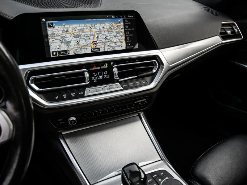 BMW 330 M packet* Камера* Подгрев* Xdrive, снимка 13 - Автомобили и джипове - 52317672