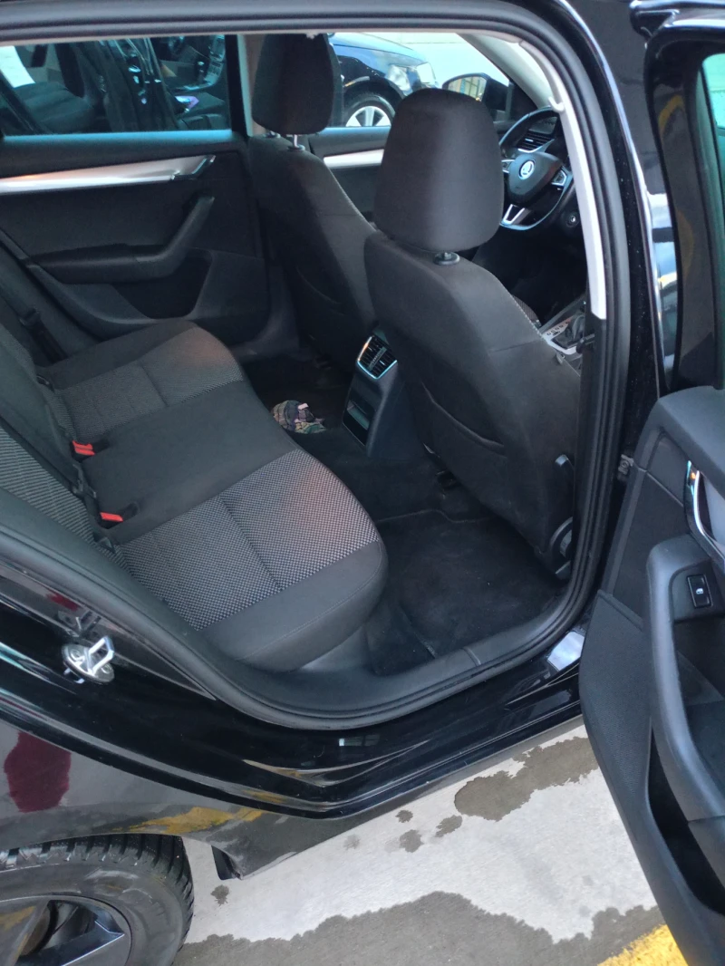 Skoda Octavia 1.6 TDI, снимка 10 - Автомобили и джипове - 53012449