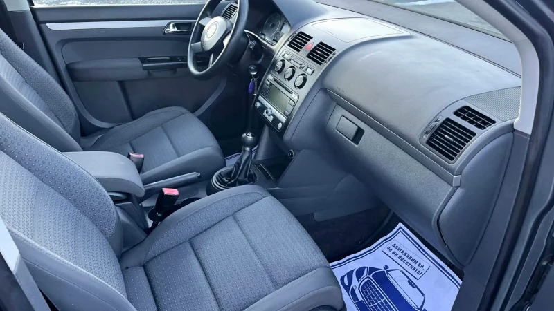VW Touran 1.9 TDI- 6+ 1места, снимка 8 - Автомобили и джипове - 53167080