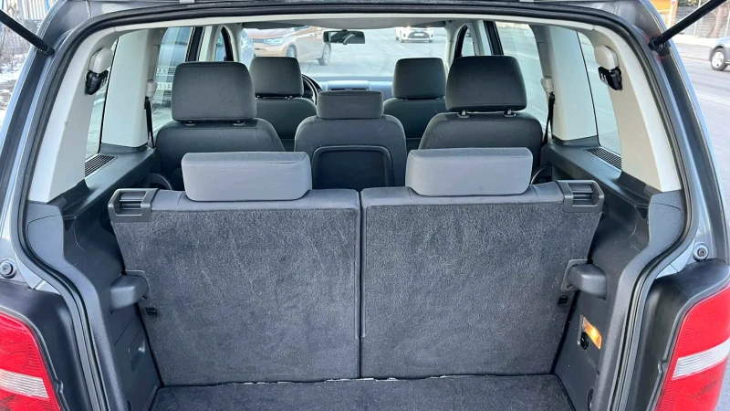 VW Touran 1.9 TDI- 6+ 1места, снимка 10 - Автомобили и джипове - 53167080
