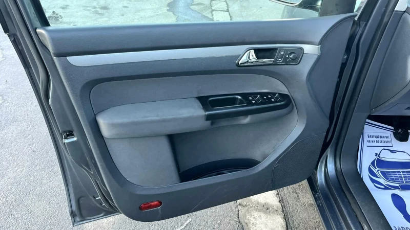 VW Touran 1.9 TDI- 6+ 1места, снимка 11 - Автомобили и джипове - 53167080