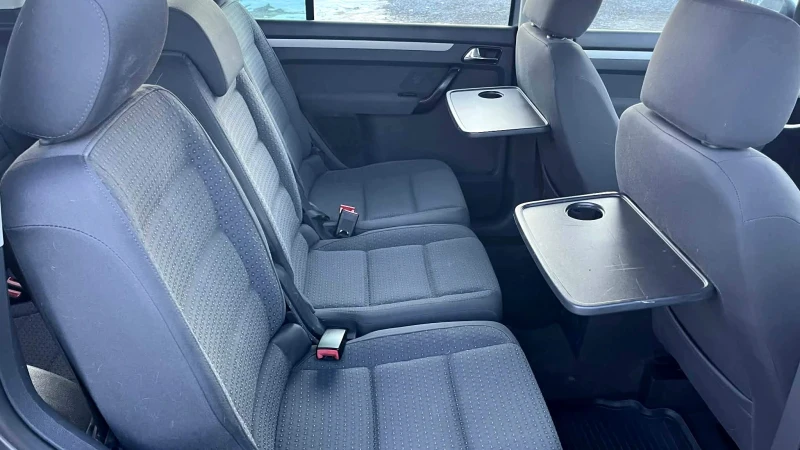 VW Touran 1.9 TDI- 6+ 1места, снимка 9 - Автомобили и джипове - 53167080