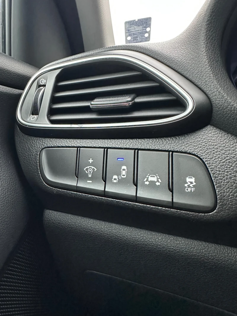 Hyundai I30 1.6 CRDi 136 к.с. СЕРВИЗНА ИСТОРИЯ  , снимка 15 - Автомобили и джипове - 53510661