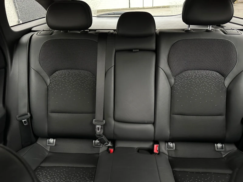 Hyundai I30 1.6 CRDi 136 к.с. СЕРВИЗНА ИСТОРИЯ  , снимка 16 - Автомобили и джипове - 53510661