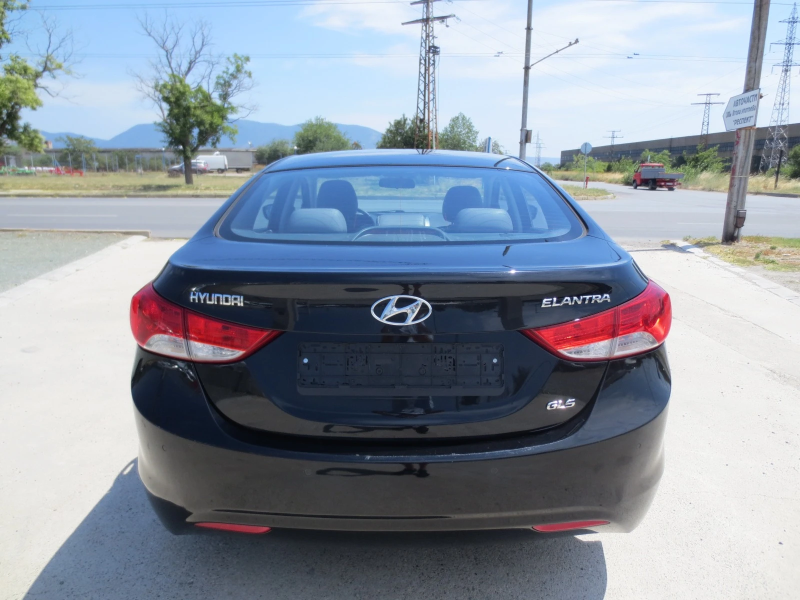 Hyundai Elantra 1.6 i  - изображение 6