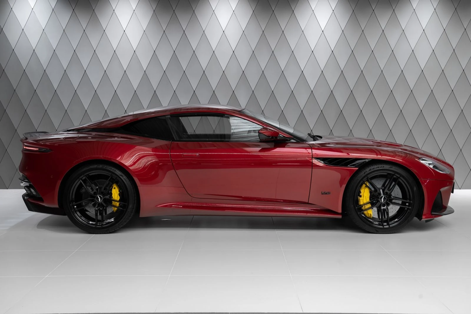 Aston Martin DBS COUPE/ CERAMIC/ CARBON/ BANG&OLUFSEN/ 360/  - изображение 6