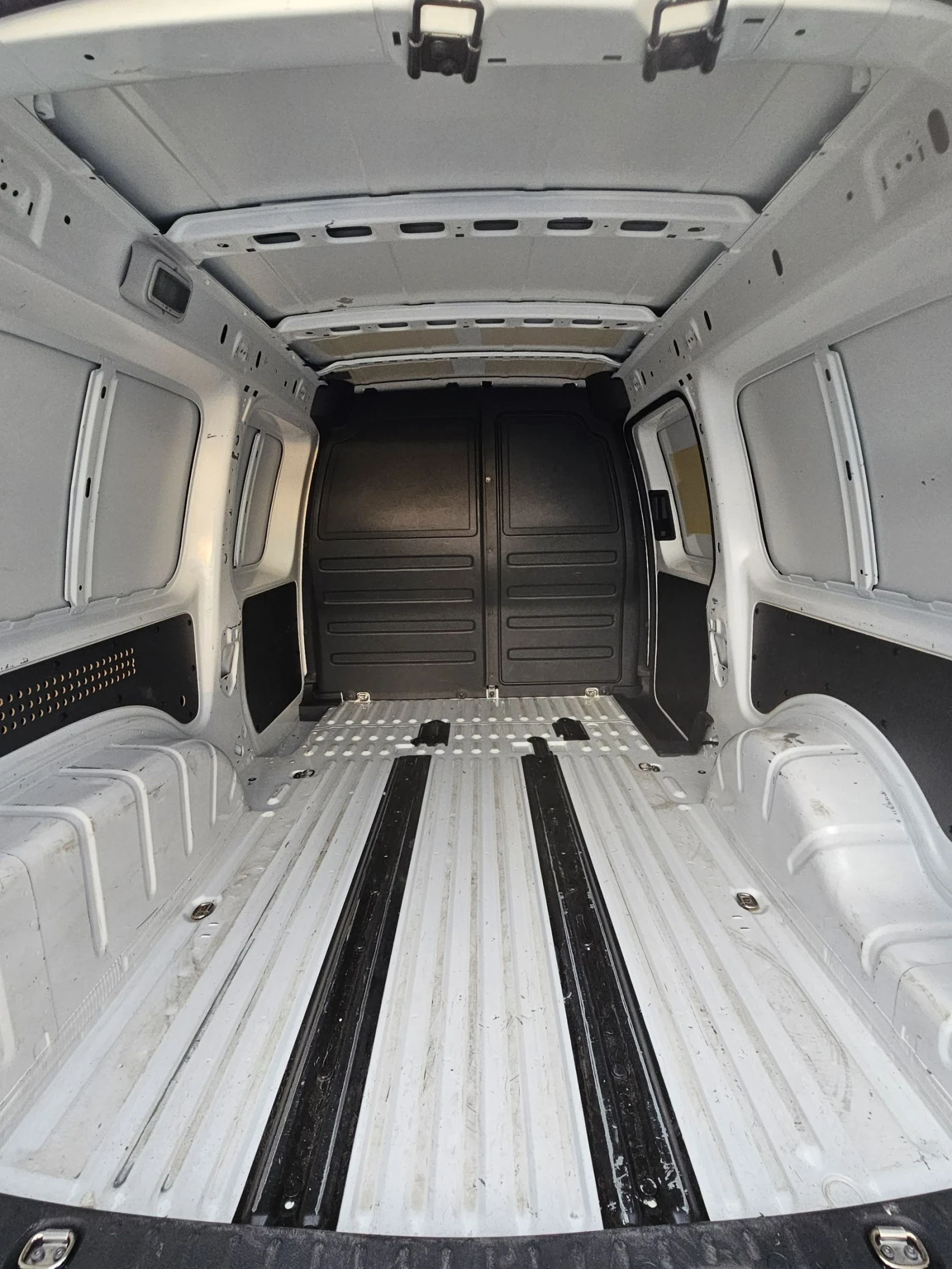VW Caddy 2021г Евро6 116.000км | Mobile.bg — изображение 17
