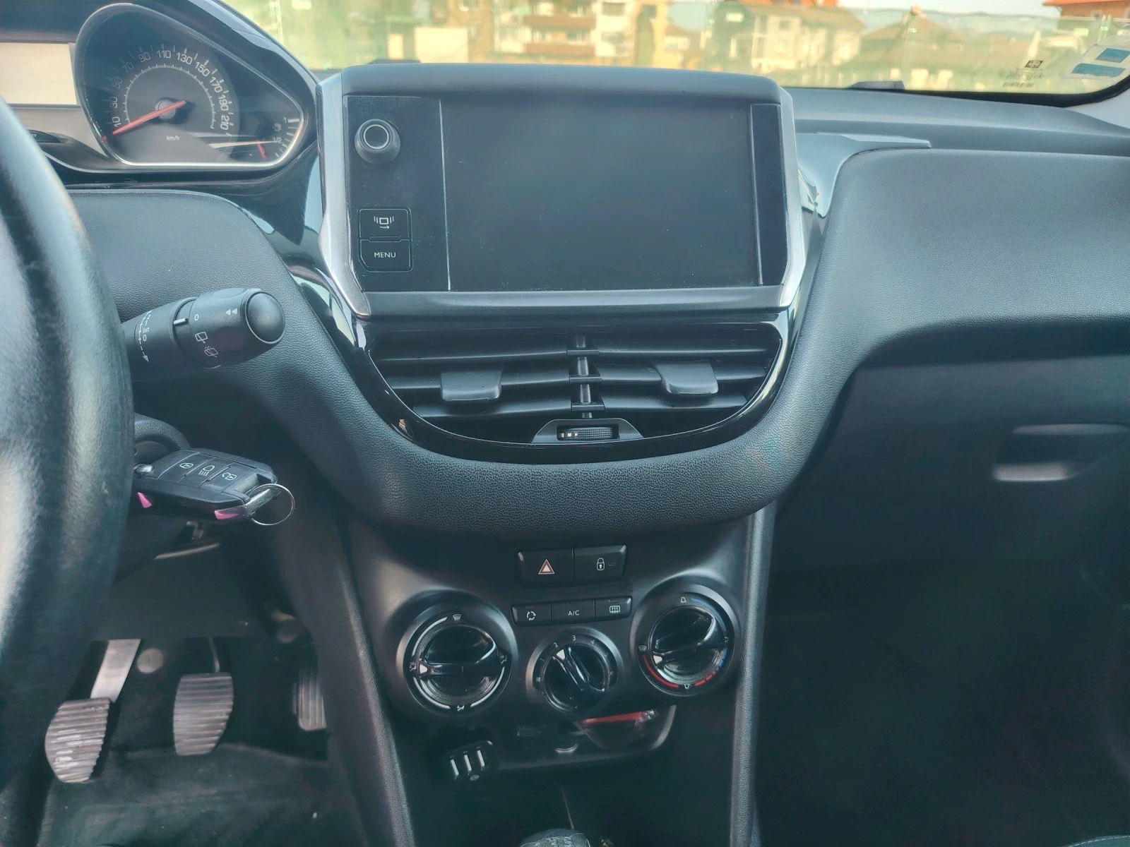 Peugeot 208 1.4 HDI - изображение 6