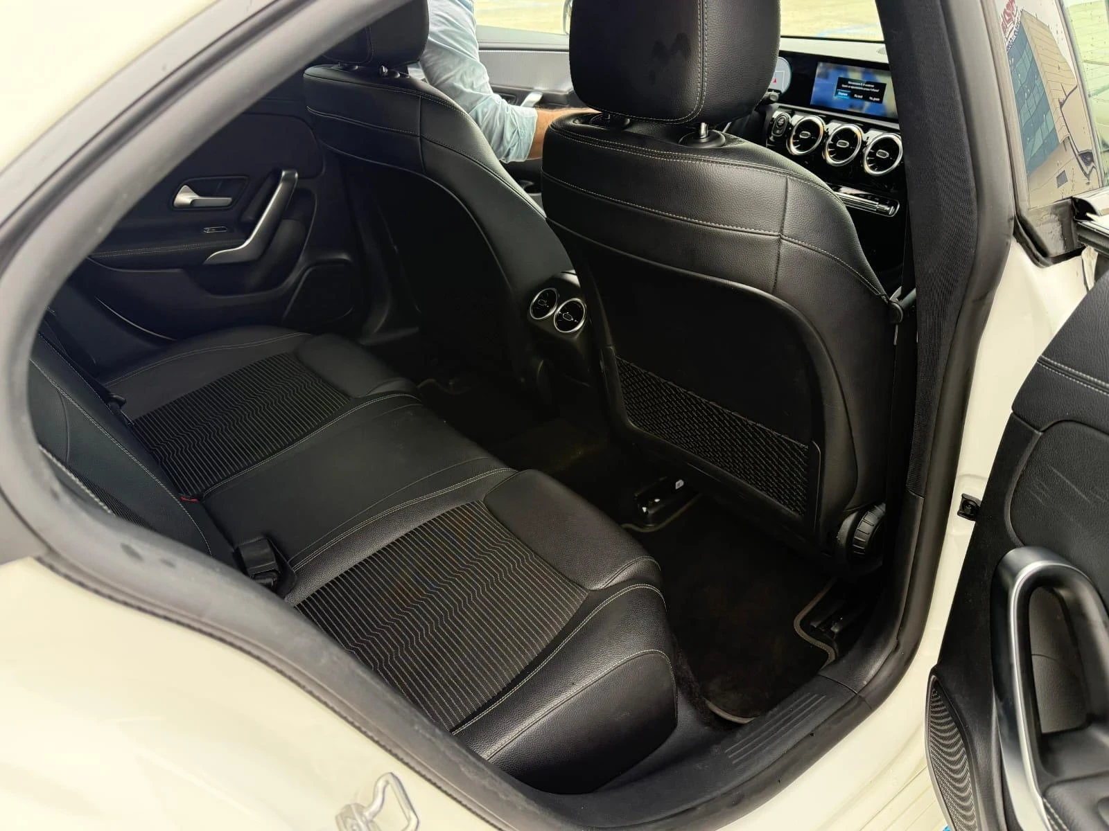 Mercedes-Benz CLA 180 Automatic Executive, снимка 7 - Автомобили и джипове - 53865119