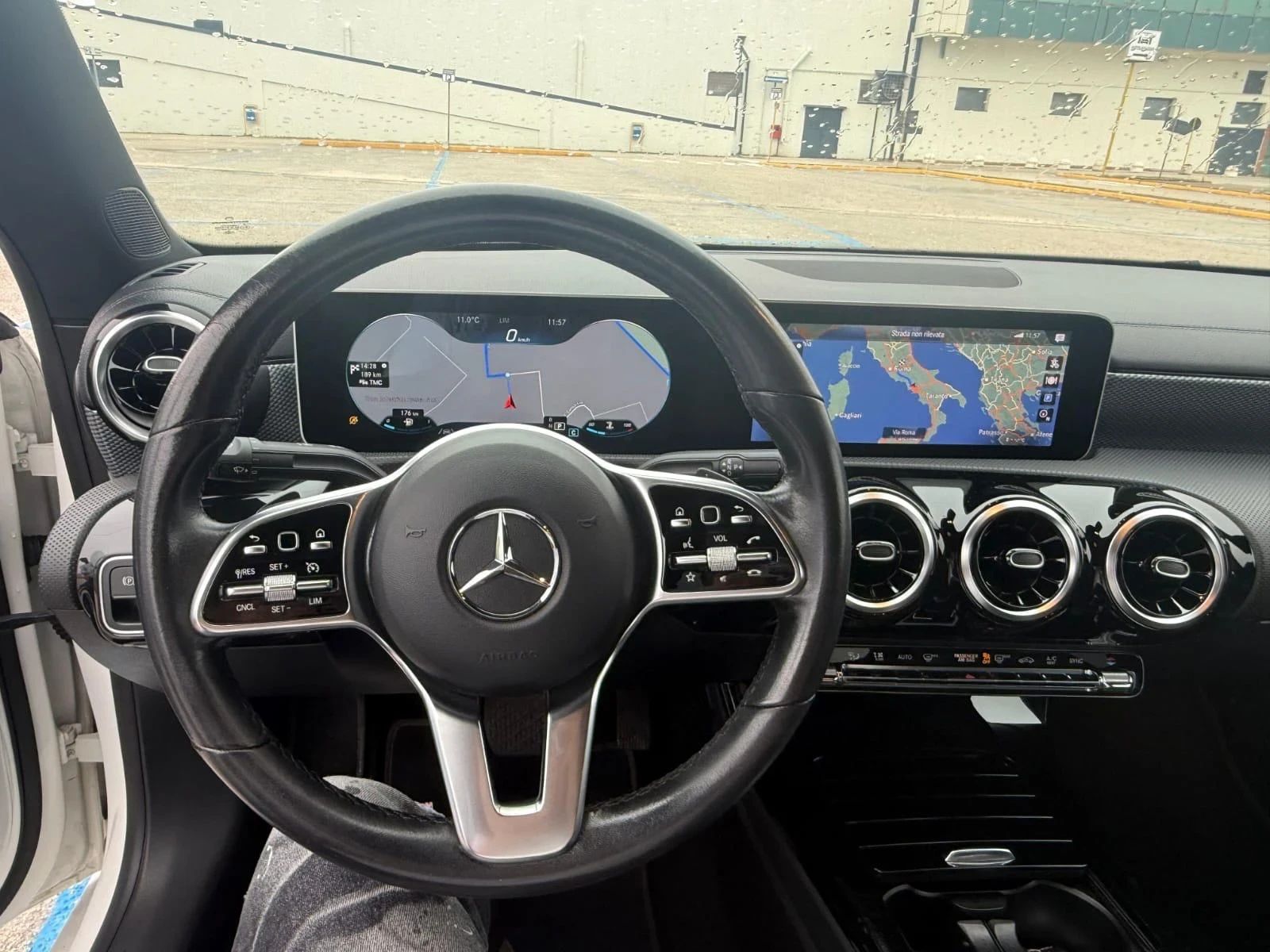 Mercedes-Benz CLA 180 Automatic Executive, снимка 14 - Автомобили и джипове - 53865119