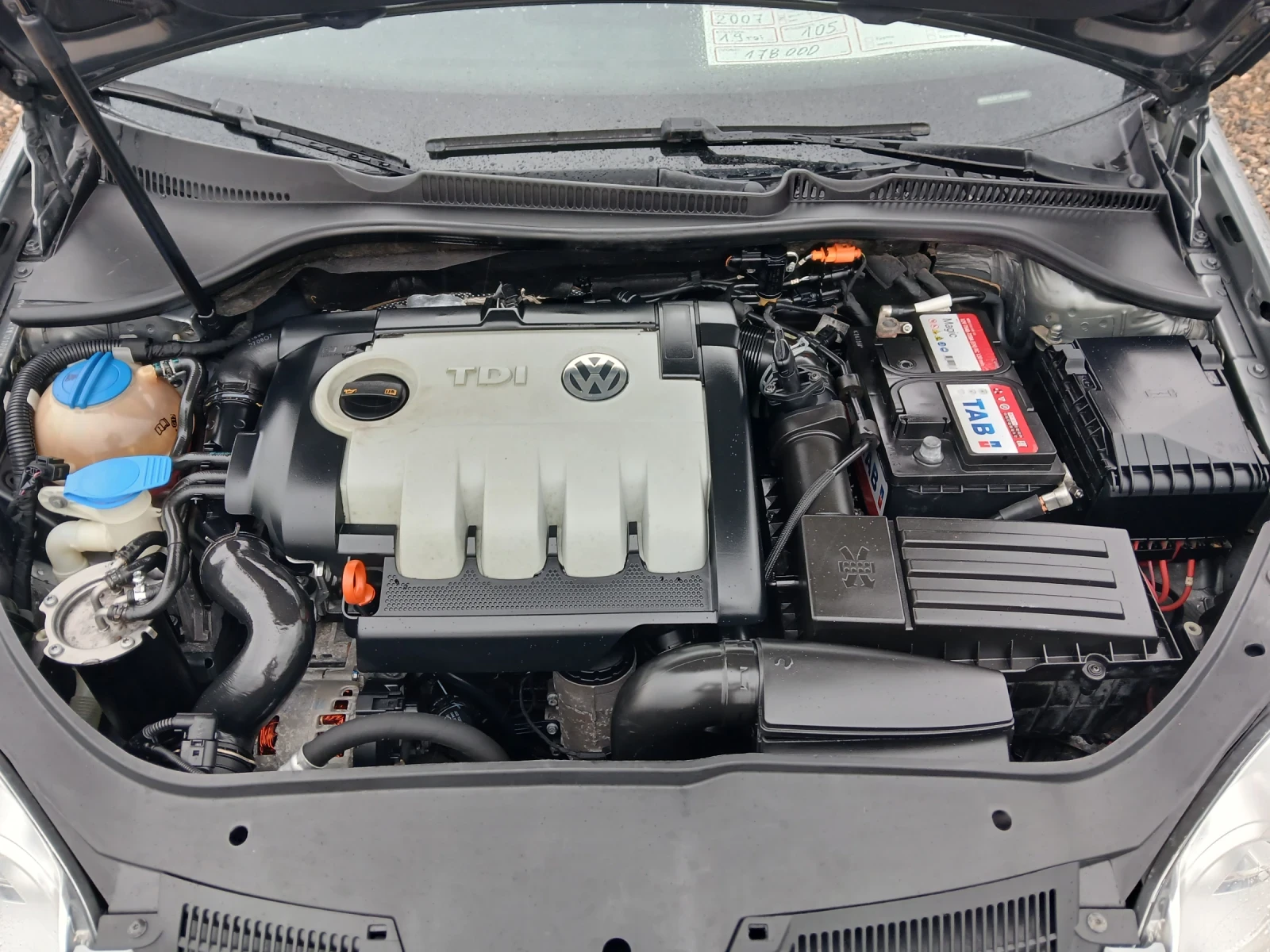 VW Golf 1.9tdi 105кс 6ск, снимка 15 - Автомобили и джипове - 53894151