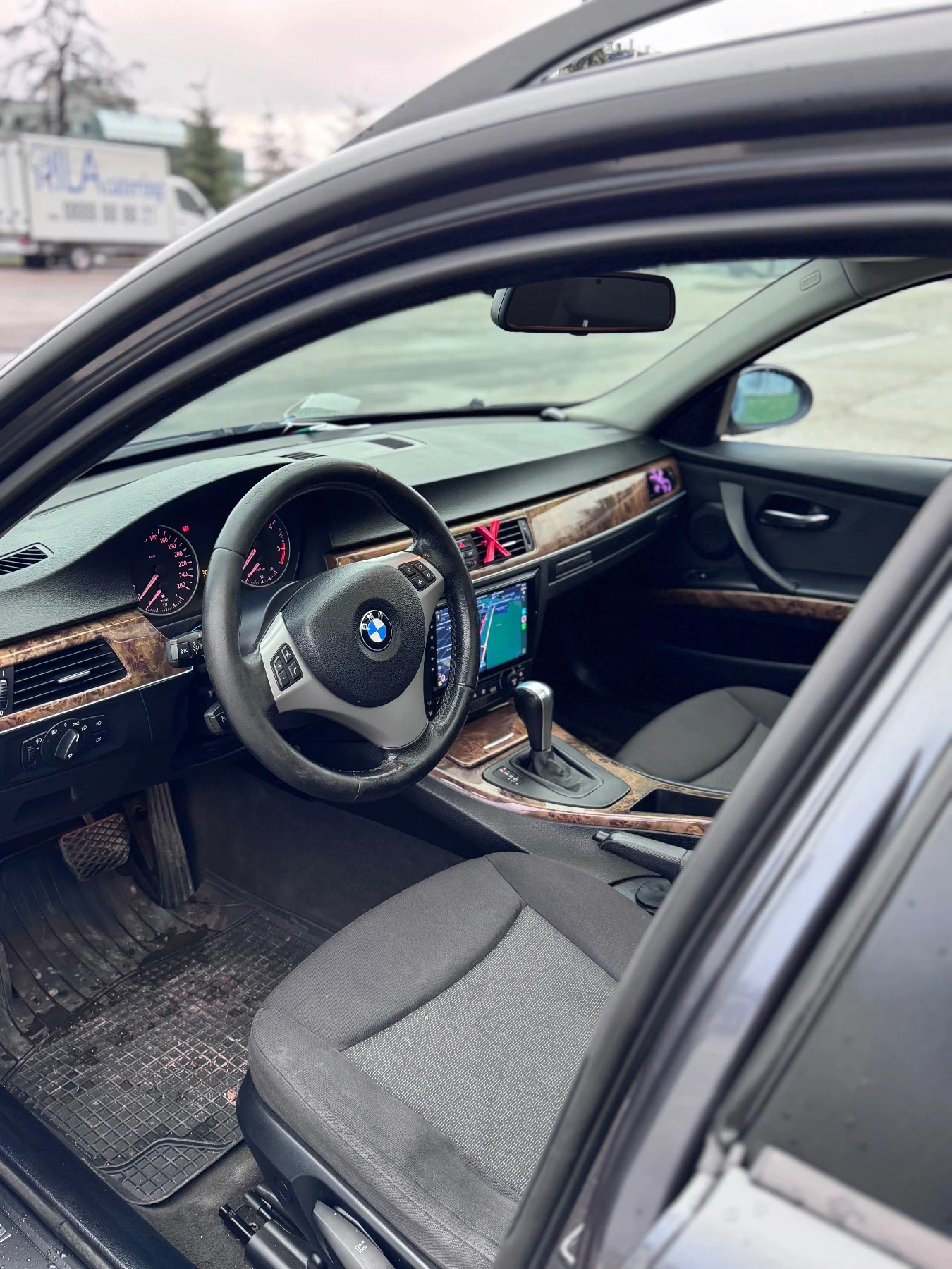 BMW 320, снимка 10 - Автомобили и джипове - 54000387