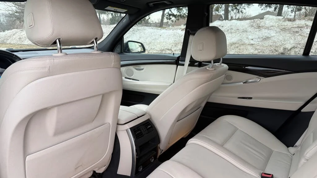 BMW 5 Gran Turismo Gran Turismo* xDrive* АвтоКредит* (ЦЕНА ДО БГ), снимка 8 - Автомобили и джипове - 54041067