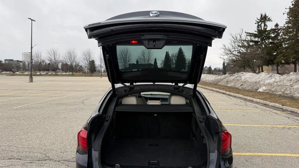 BMW 5 Gran Turismo Gran Turismo* xDrive* АвтоКредит* (ЦЕНА ДО БГ), снимка 12 - Автомобили и джипове - 54041067