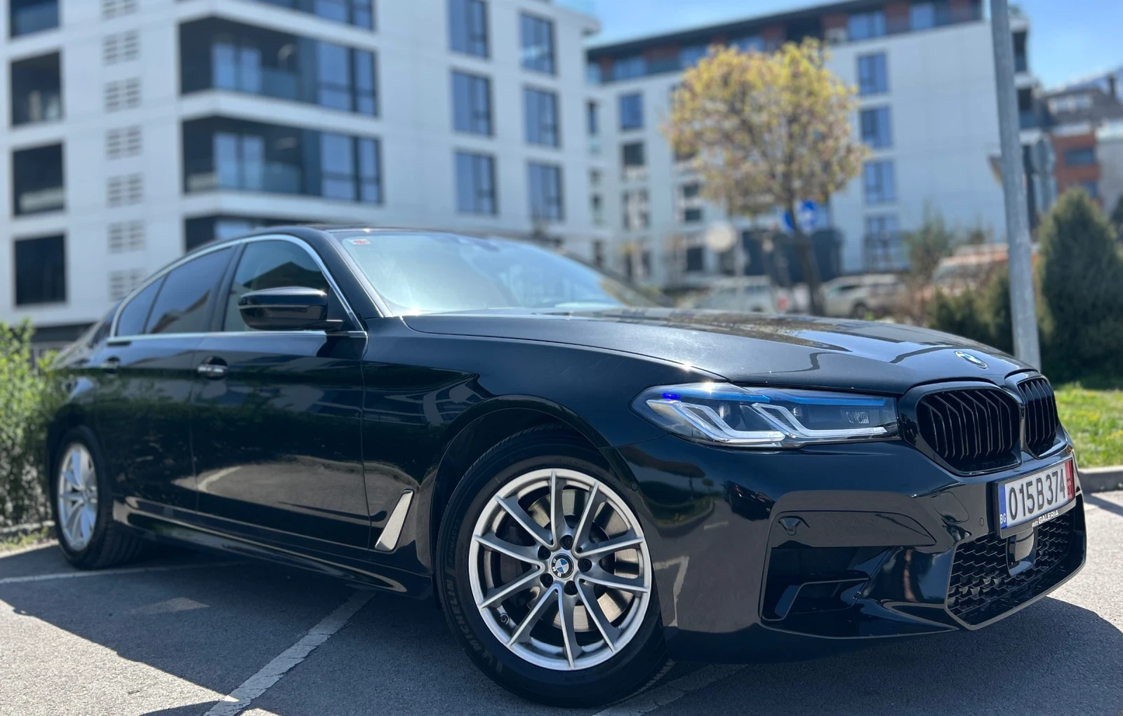 BMW 530 Mpack* Laser, снимка 3 - Автомобили и джипове - 54265216