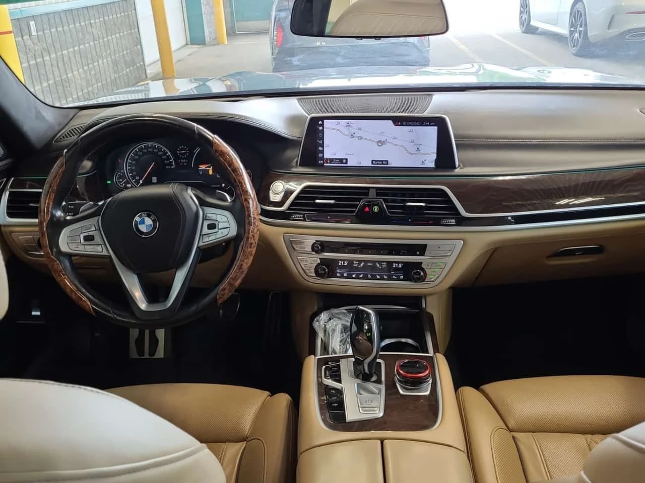 BMW 750 XDRIVE / CARFAX / АВТОКРЕДИТ , снимка 10 - Автомобили и джипове - 54813968