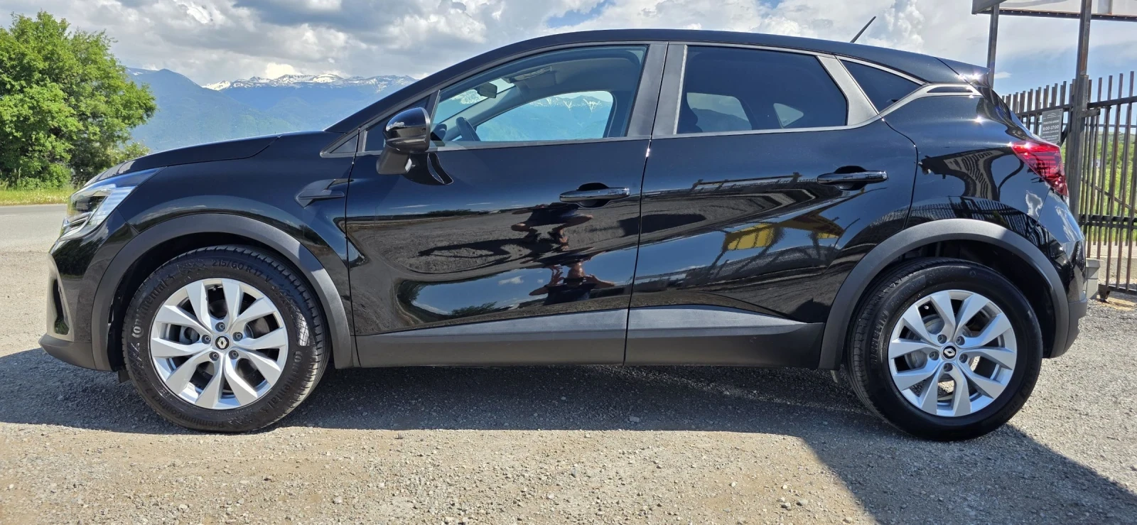 Renault Captur 1.6 E-TECH/Hybrid-143hp/LED/NAVI, снимка 2 - Автомобили и джипове - 54838208