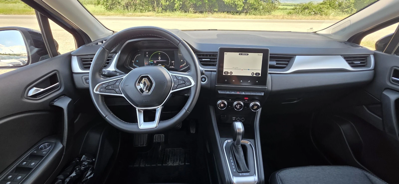 Renault Captur 1.6 E-TECH/Hybrid-143hp/LED/NAVI, снимка 10 - Автомобили и джипове - 54838208