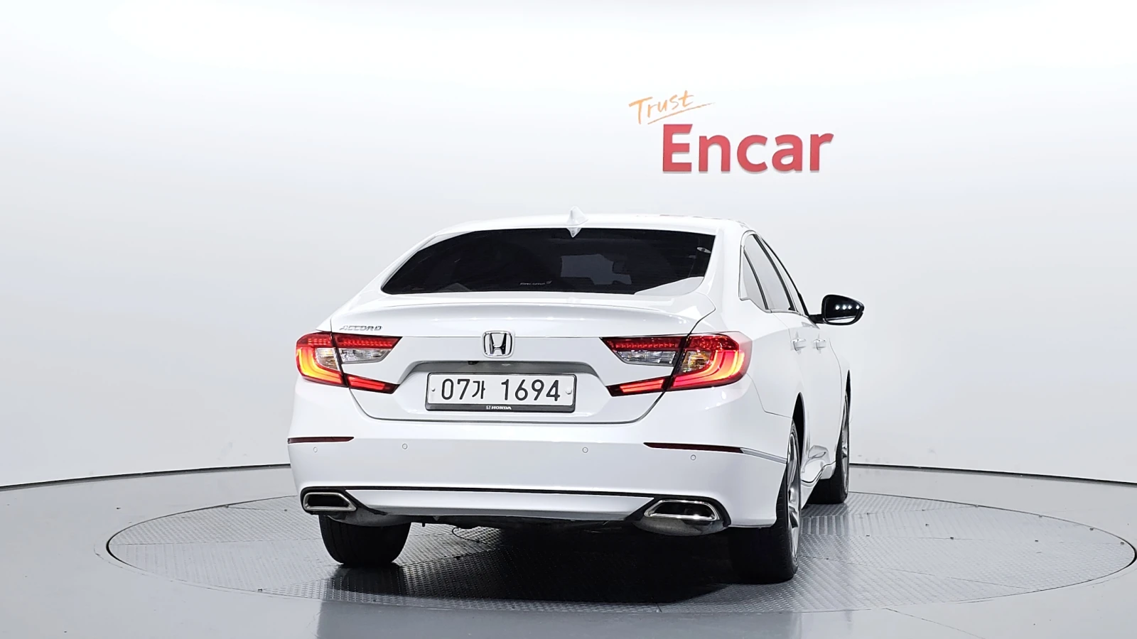 Honda Accord ПОДГРЕВ* КОЖА* КАМЕРА, снимка 4 - Автомобили и джипове - 54852942