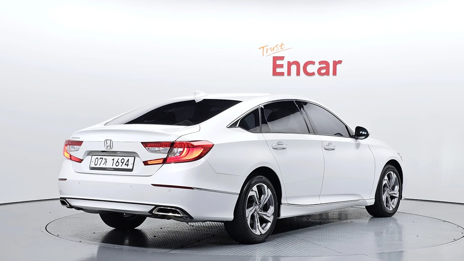Honda Accord ПОДГРЕВ* КОЖА* КАМЕРА, снимка 2 - Автомобили и джипове - 54852942