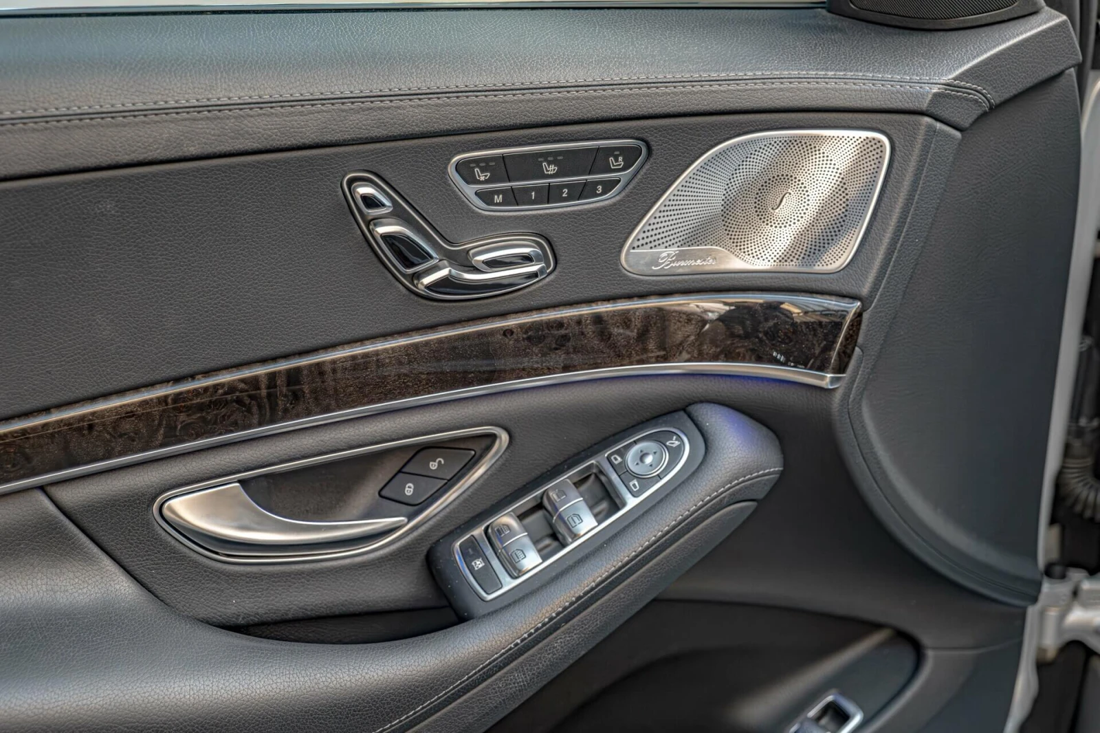 Mercedes-Benz S 560 AMG/4Matic/Burmester/360Камера/Обдухване, снимка 8 - Автомобили и джипове - 54968162